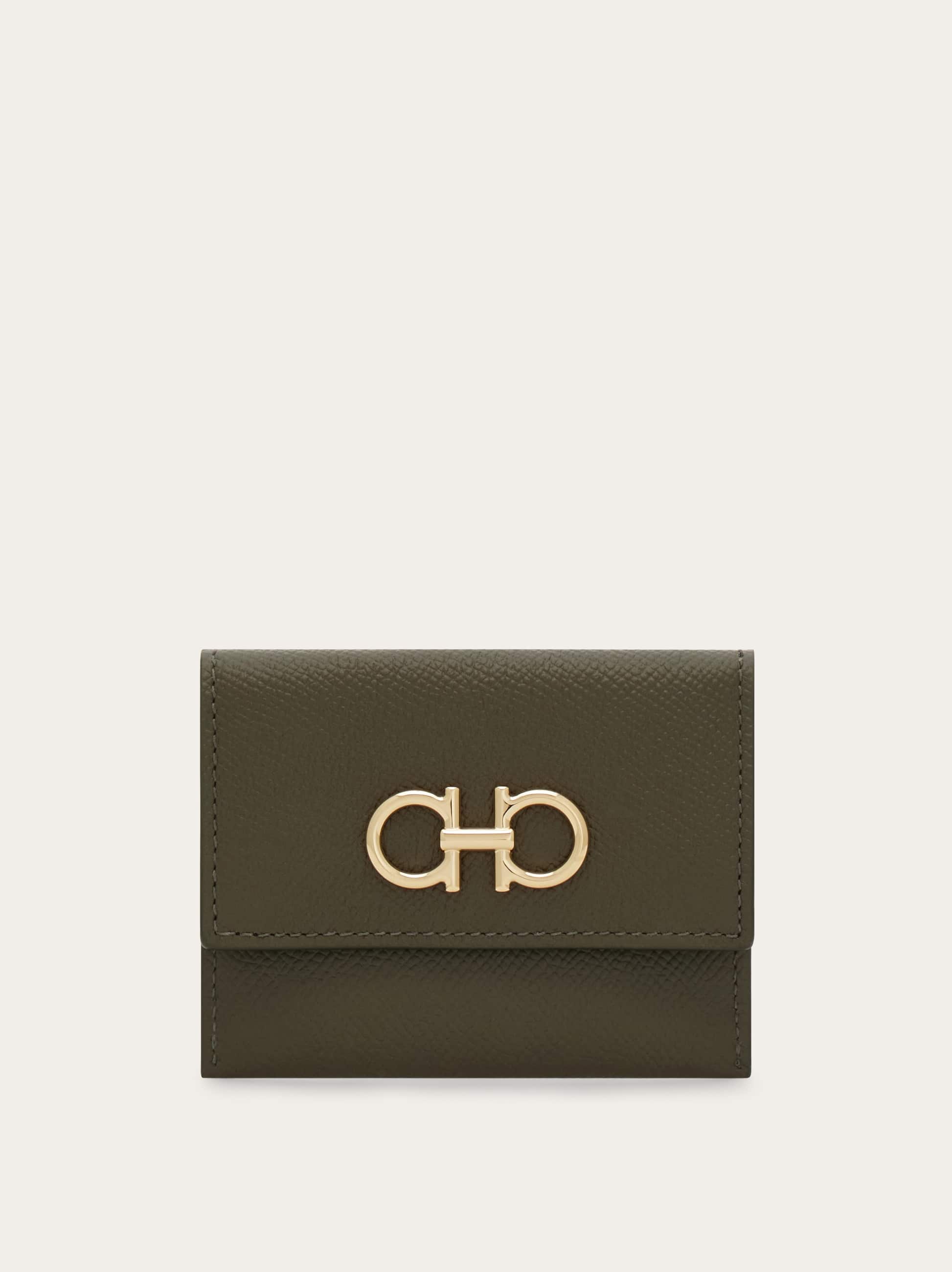 Ferragamo Gancini Credit Card Holder In Green