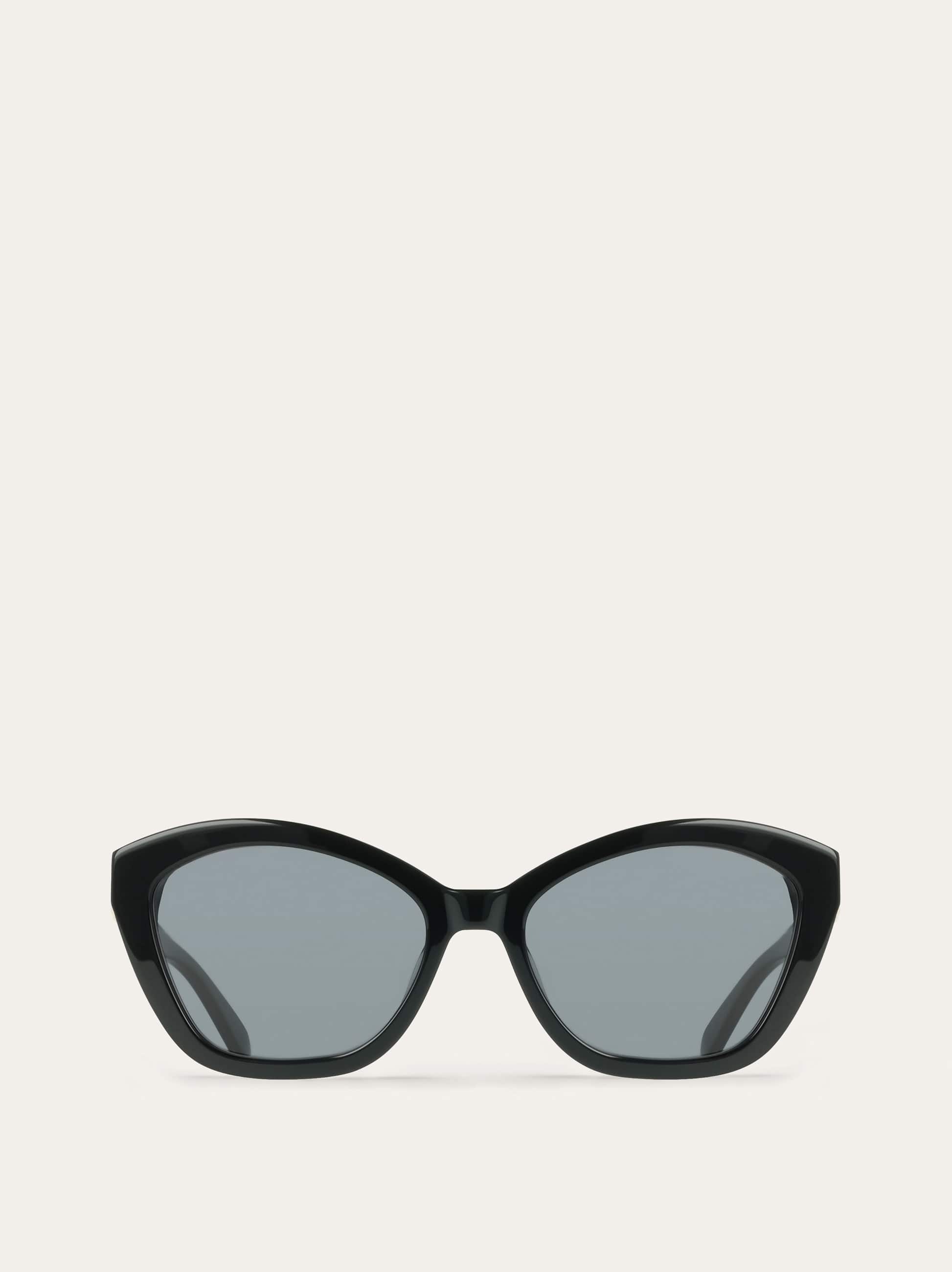 Ferragamo Butterfly Frame Sunglasses In Black