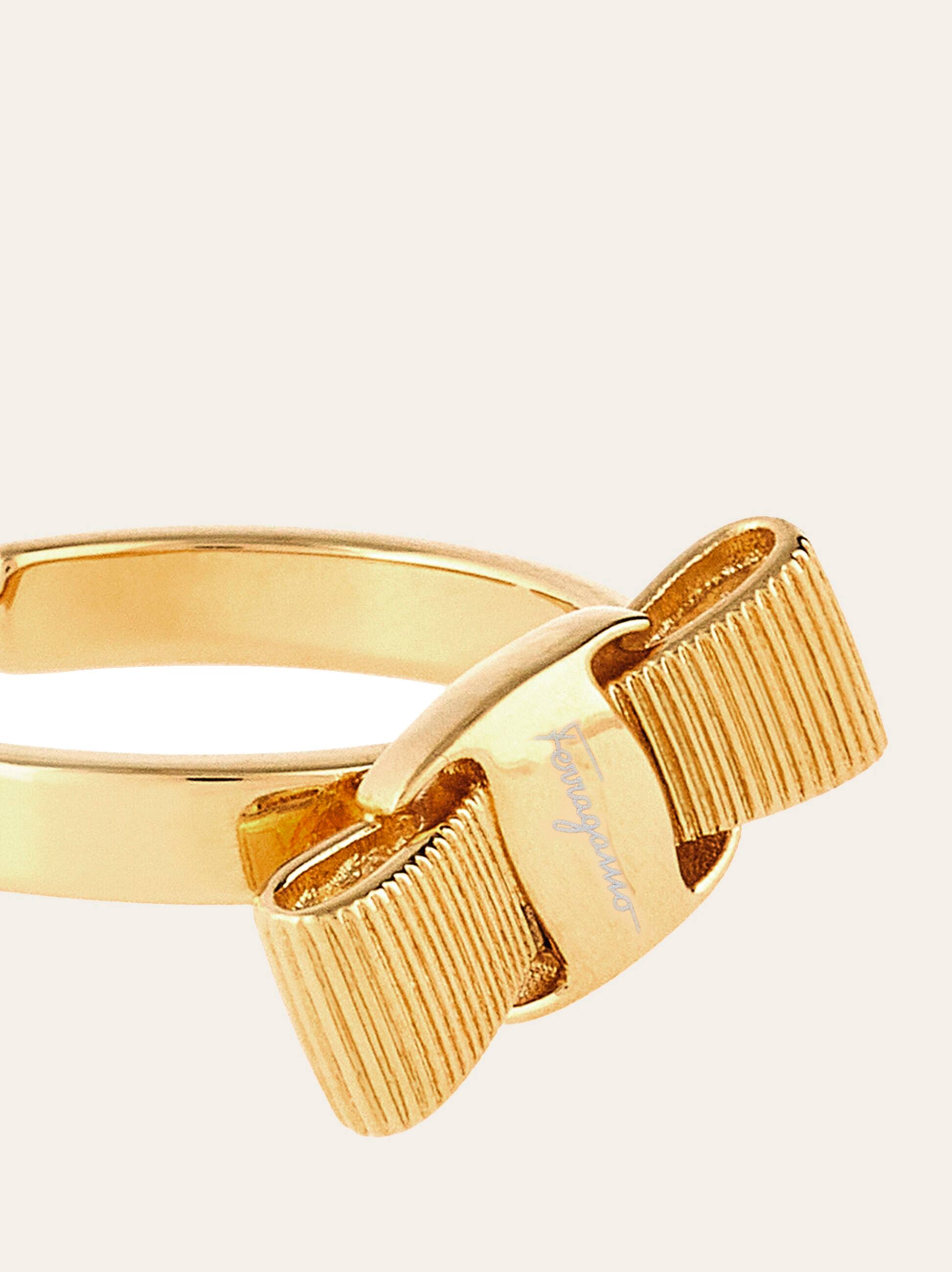 Ferragamo Vara Bow Ring In Gold