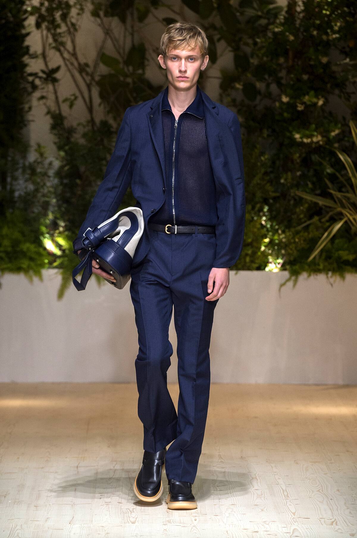 look 32