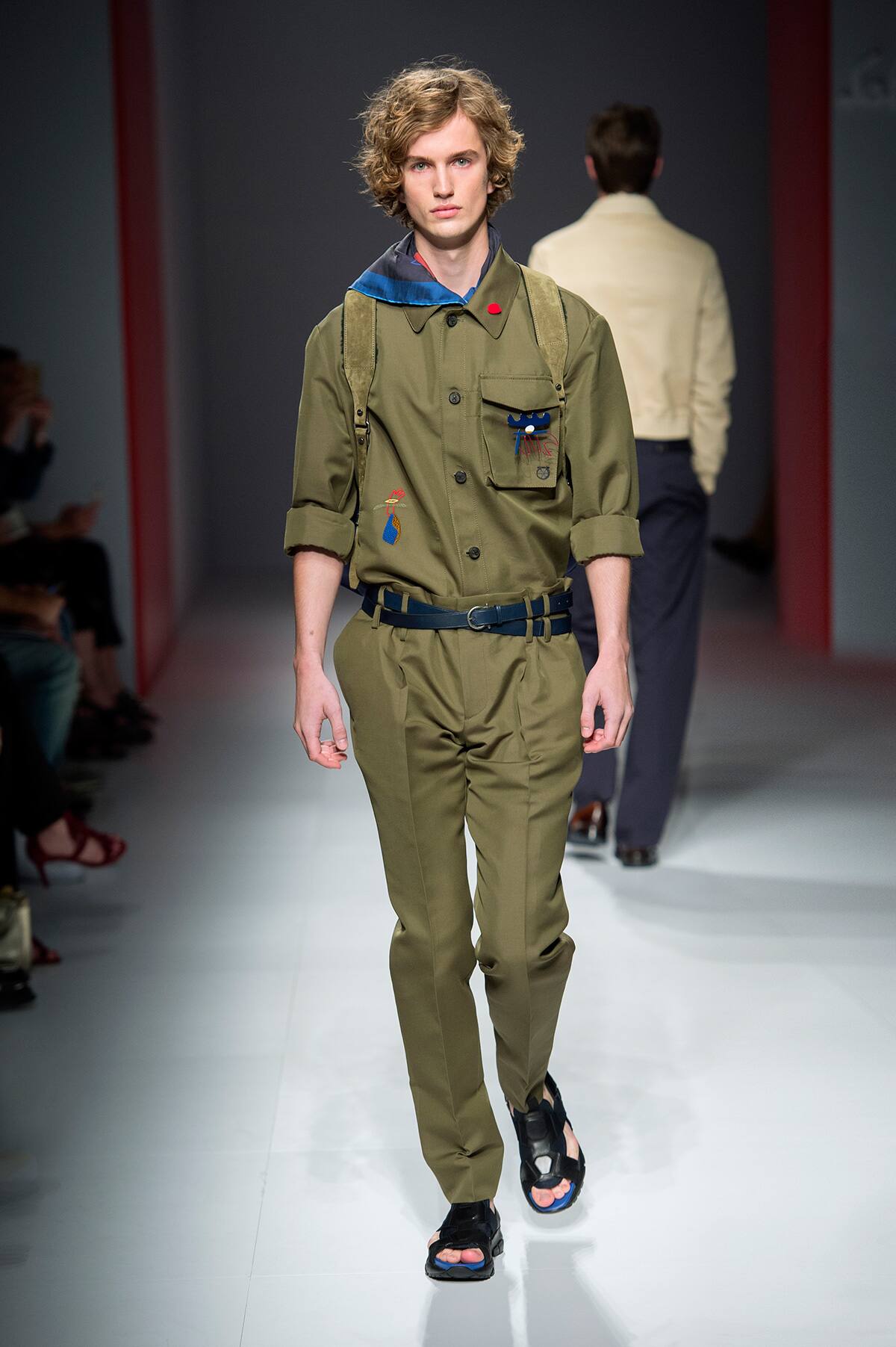 look 32