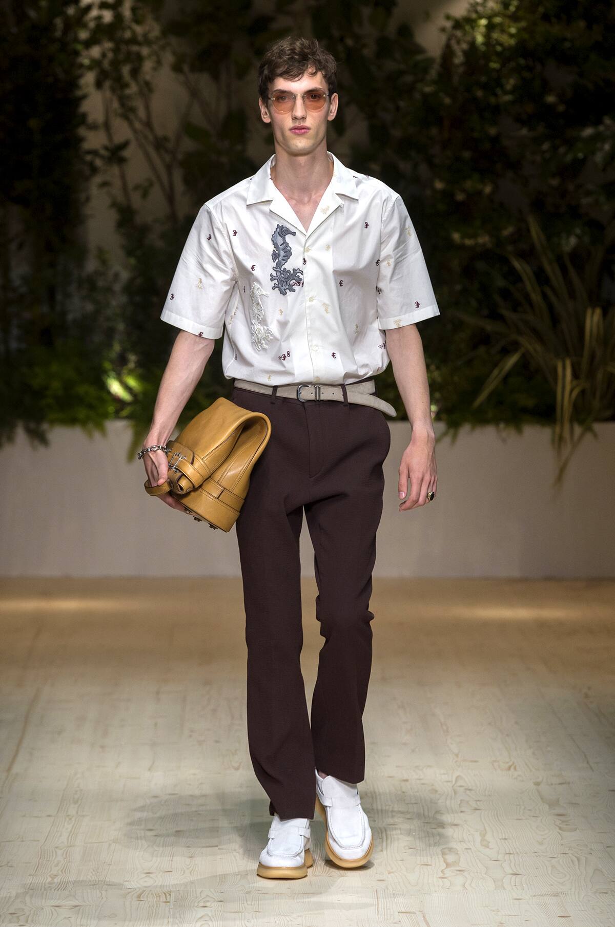 look 01